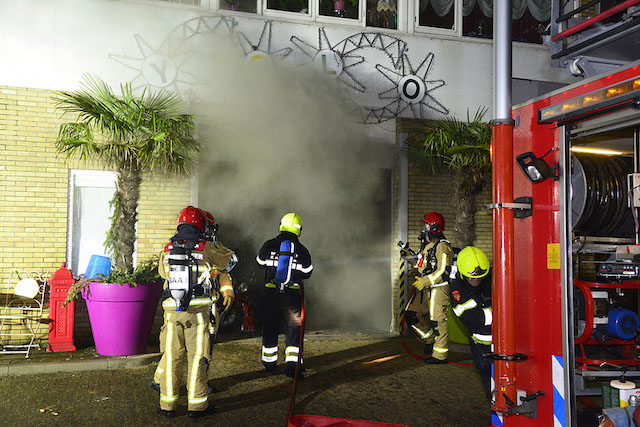 2018/47/20180218-03u03 GB 039 Zeer grote brand Jan van Gentstraat.jpg